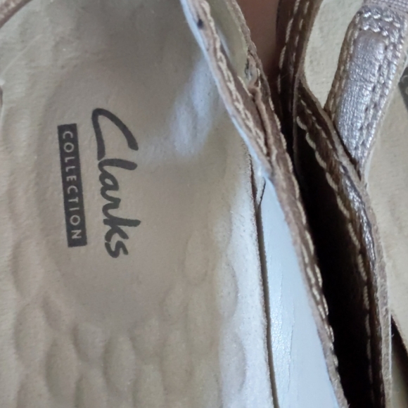 Gold shoes - Picture 2 of 3